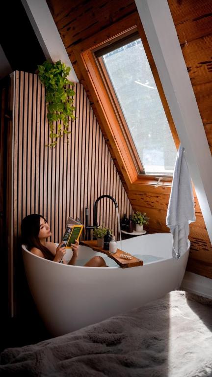 The Sugar Pine Speakeasy - Image 5