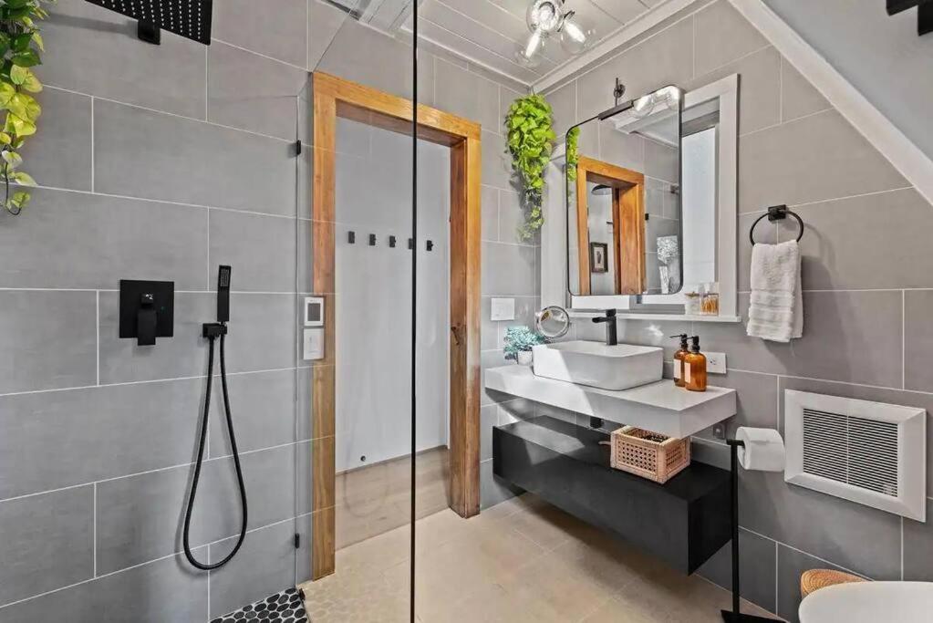 The Sugar Pine Speakeasy - Image 7