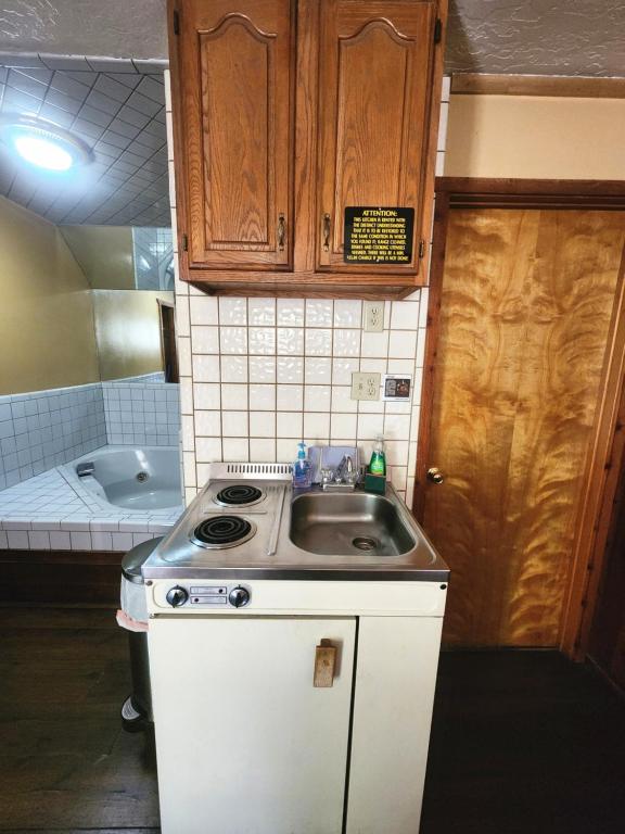 Creek Runner's Lodge