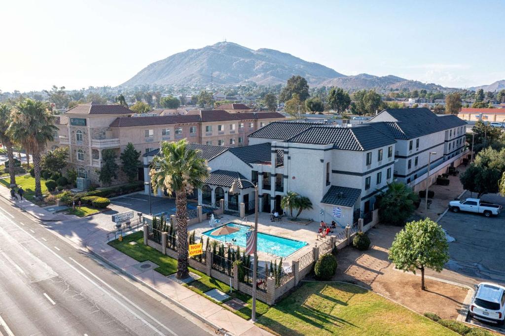 MainStay Suites Moreno Valley Near March Air Reserve Base - Image 4