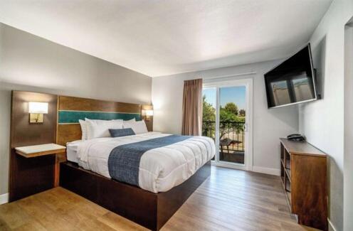 MainStay Suites Moreno Valley Near March Air Reserve Base - Image 6