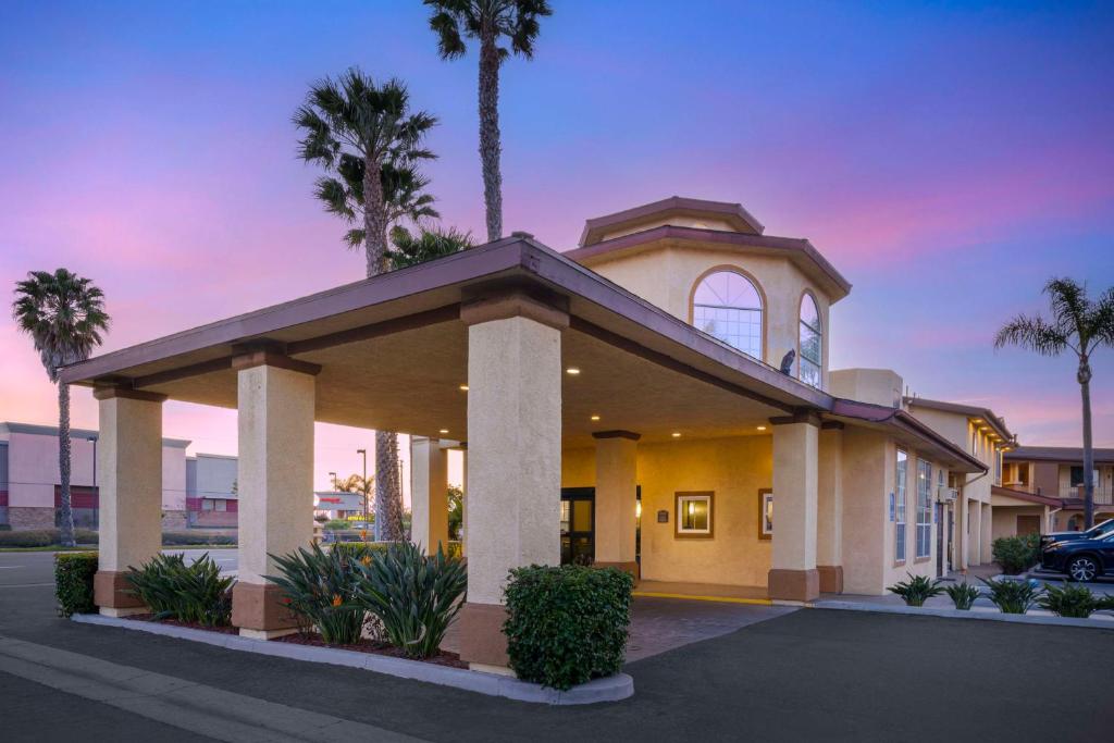 Best Western Oxnard Inn - Image 7