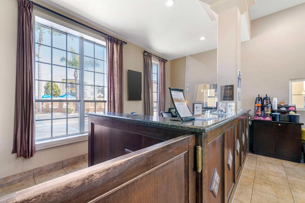 Best Western Oxnard Inn - Image 8