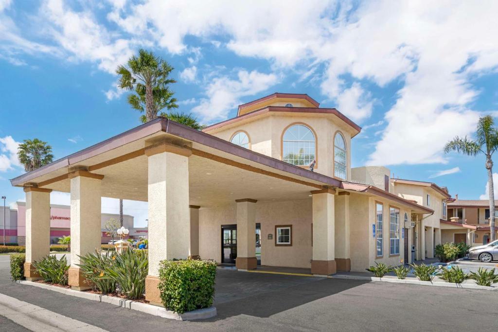 Best Western Oxnard Inn - Image 6