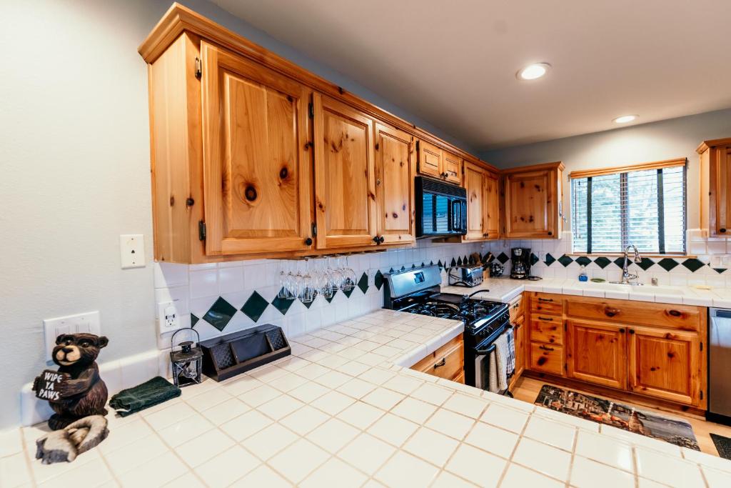 Alameda Landing- Pool Table- Hot Tub- Relaxing Log Cabin - Image 8