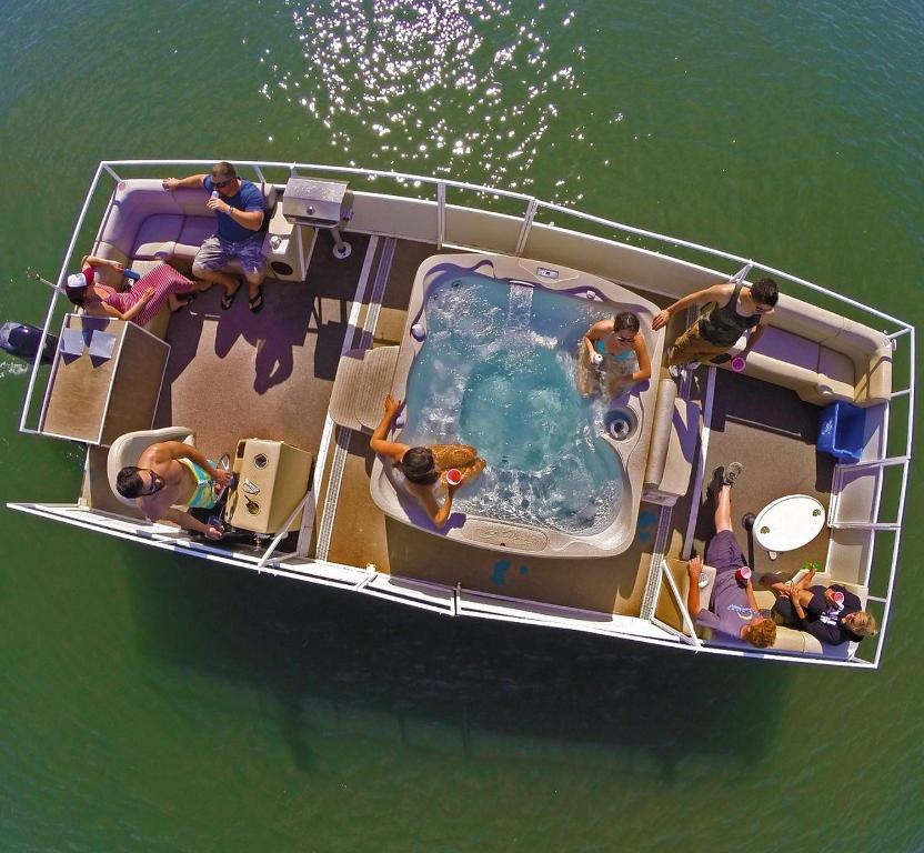 Hot Tub (Jacuzzi) - Photo 4