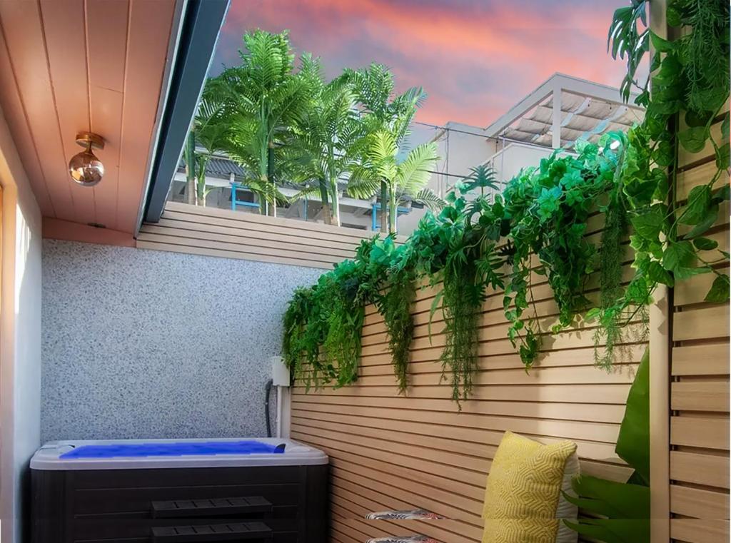 Hot Tub (Jacuzzi) - Photo 5