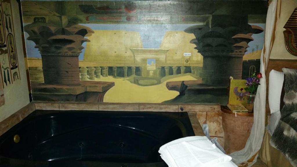 Castle Wood Theme Cottages- COUPLES ONLY