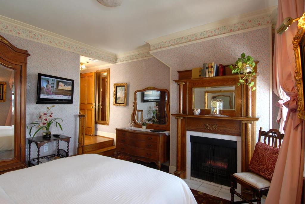 Doryman's Oceanfront Inn - Image 7