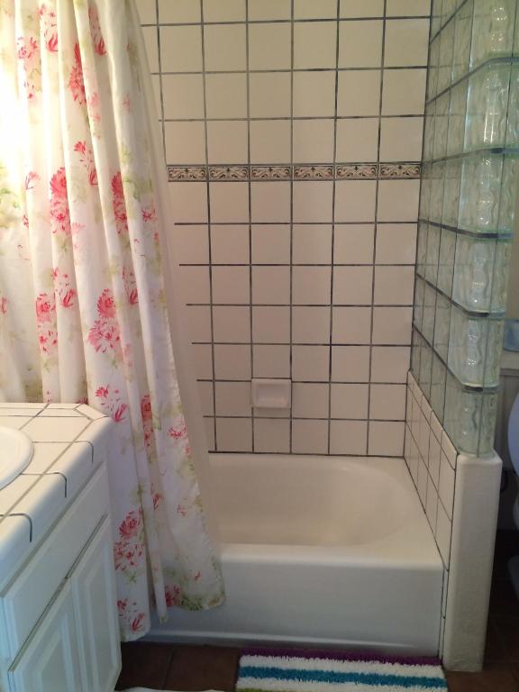 Secret Garden Inn & Cottages - Image 7