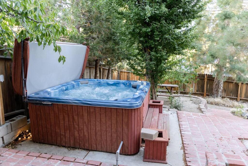 Hot Tub (Jacuzzi) - Photo 2