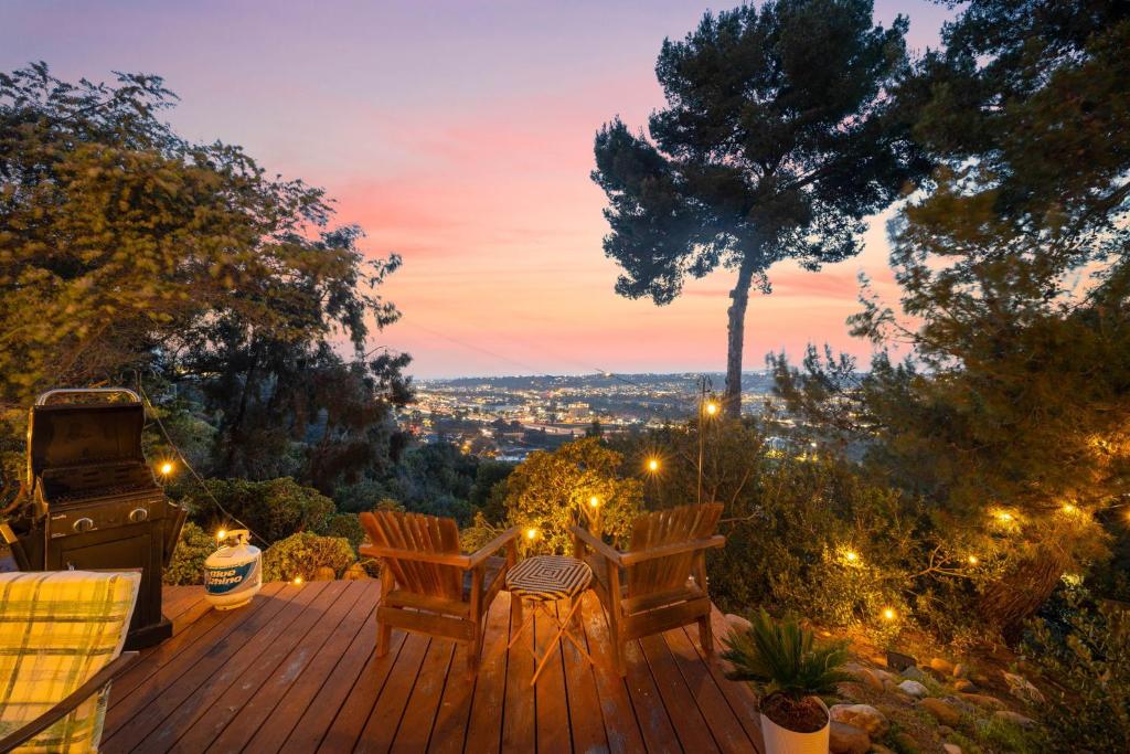 The SeaBarn Vista Views, Hot Tub and Stargazing - Image 8