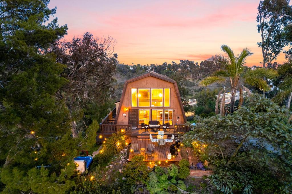 The SeaBarn Vista Views, Hot Tub and Stargazing