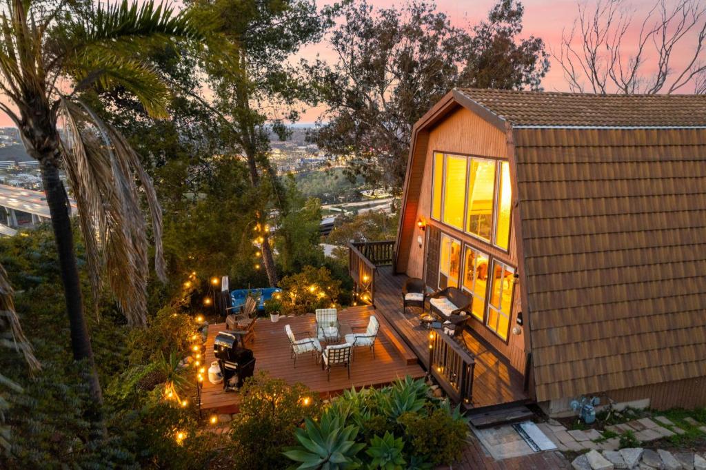 The SeaBarn Vista Views, Hot Tub and Stargazing