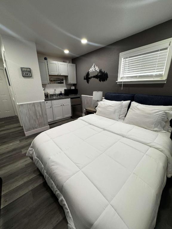 #10 Lakeside Great Location Beach Access Dogs ok - Image 7