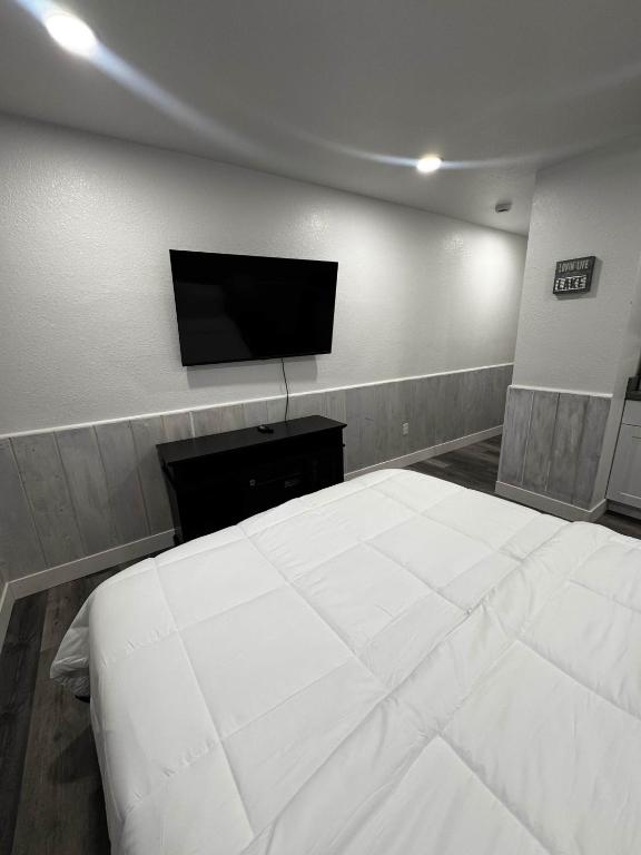 #10 Lakeside Great Location Beach Access Dogs ok - Image 6