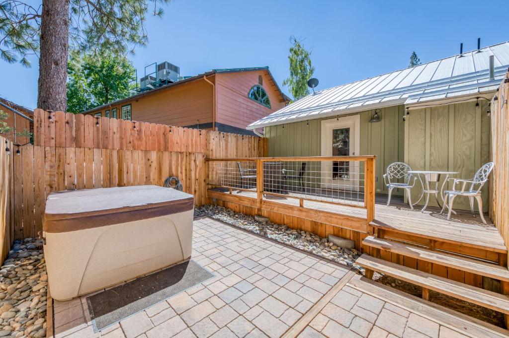 Cottage Like Suite with Private Hot Tub