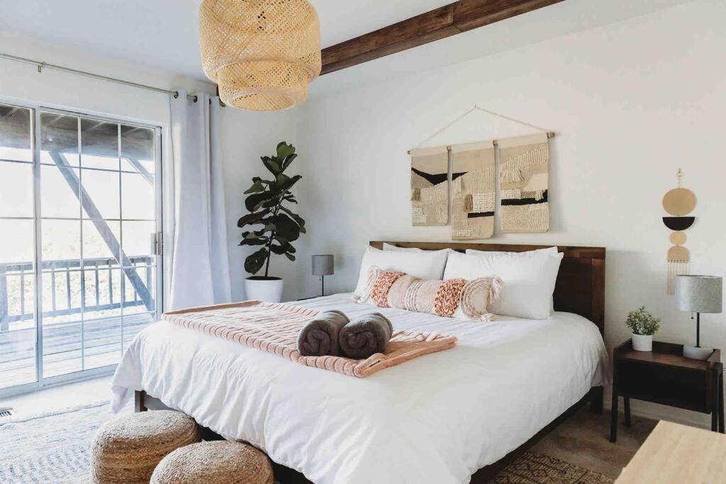 @wild_olive_den ~ Serene Weekend Getaway Cabin - Image 4