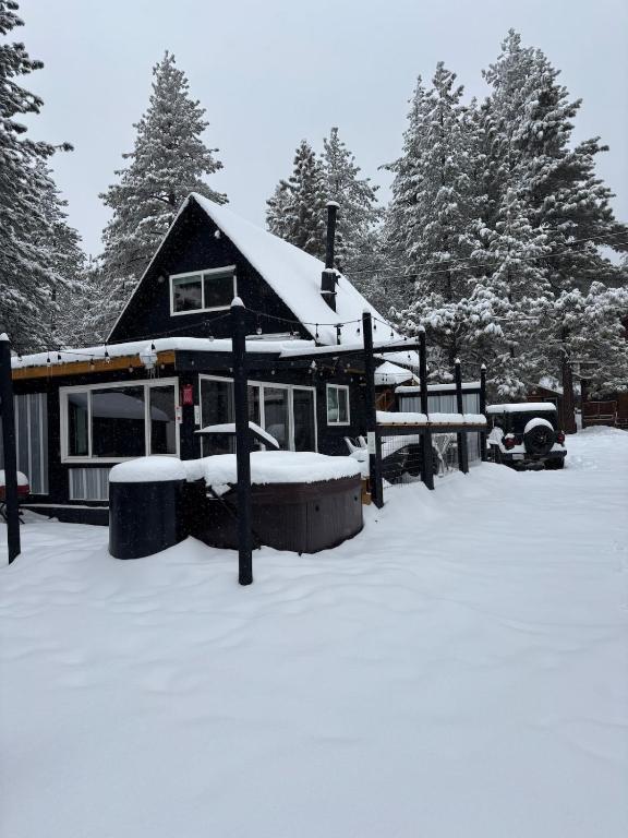 The Honey Bear Cabin Jacuzzi EV Friendly Renovated