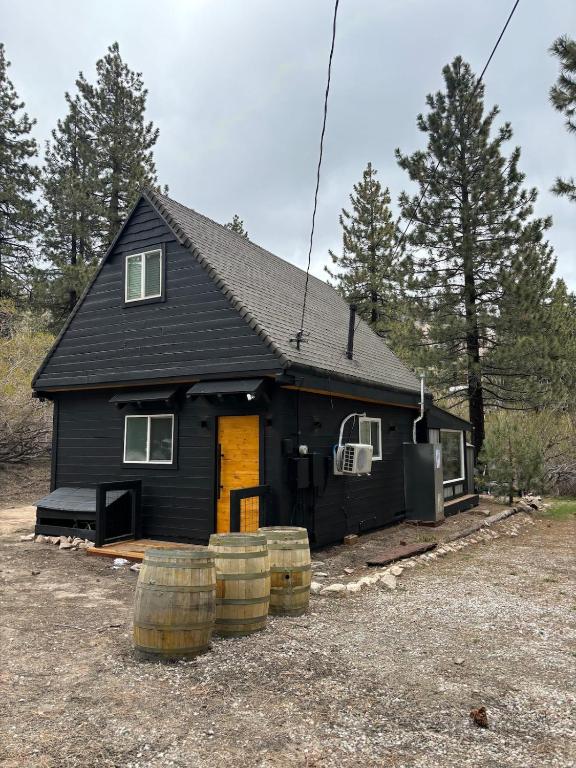 The Honey Bear Cabin Jacuzzi EV Friendly Renovated - Image 6