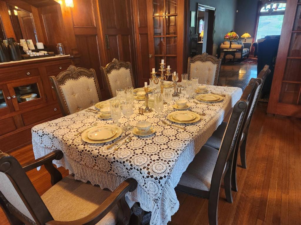 Downen House Bed & Breakfast - Image 8