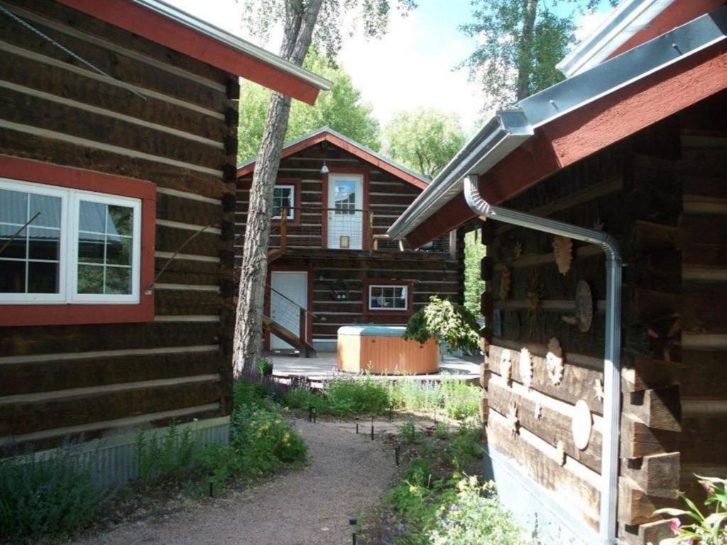 Hot Tub (Jacuzzi) - Photo 2