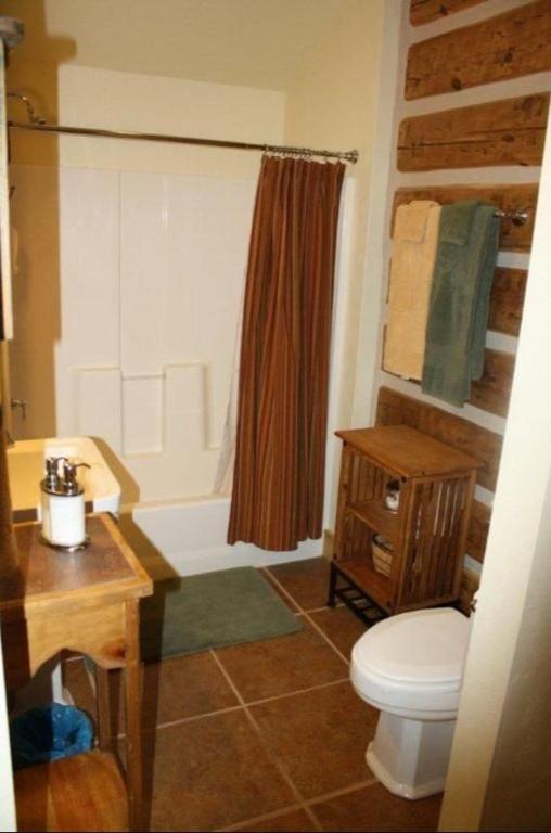 Riverside Meadows Cabins - Image 8