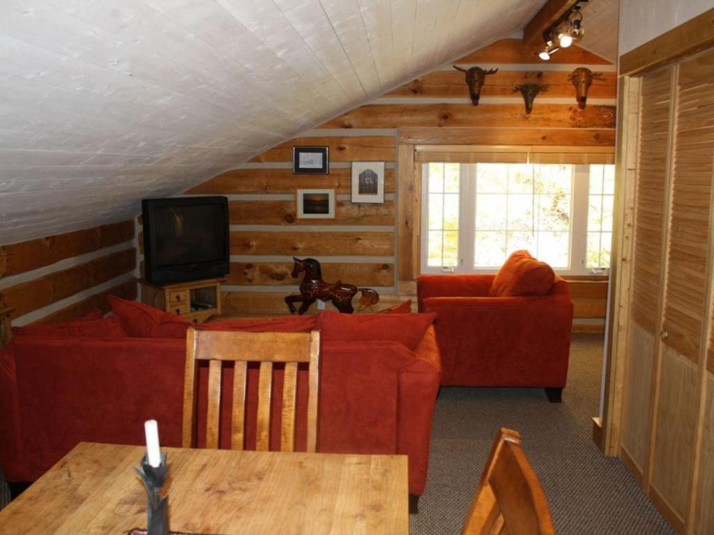 Riverside Meadows Cabins - Image 5