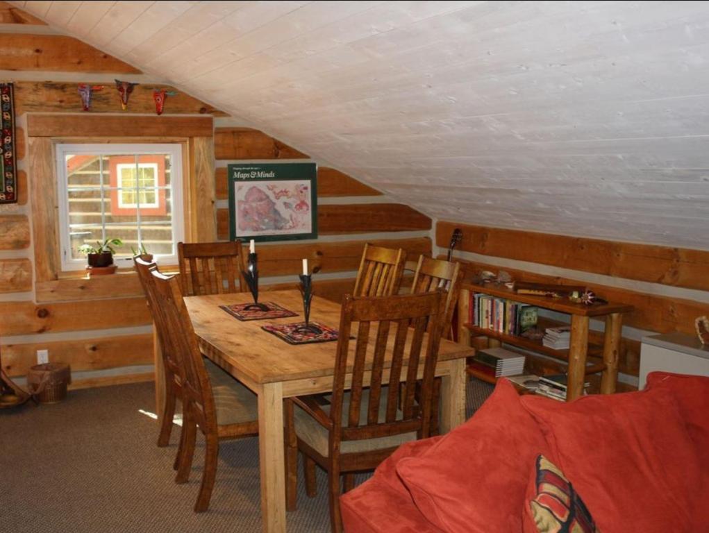 Riverside Meadows Cabins - Image 4