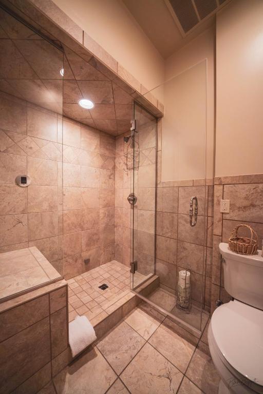 St. Elmo Hotel - Image 8