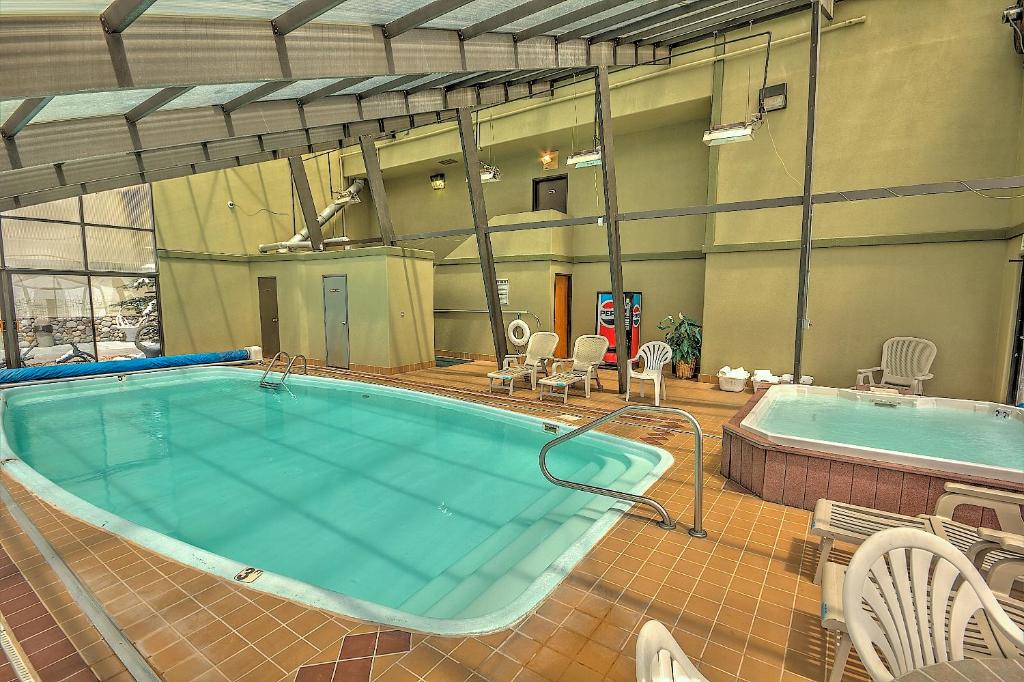 Hot Tub (Jacuzzi) - Photo 2