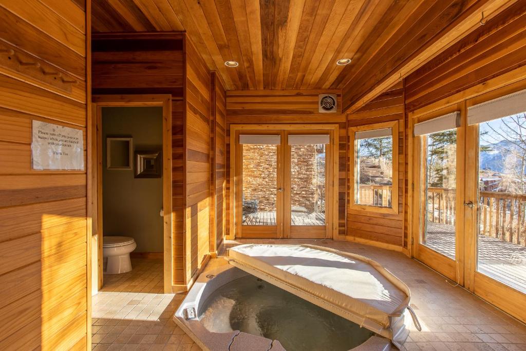 Hot Tub (Jacuzzi) - Photo 4