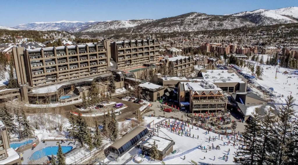 Remodeled Ski in and ski out Condo! - Image 7