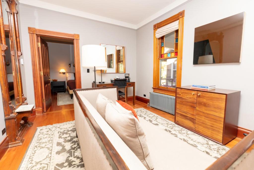 The Outlook Lodge - Image 5