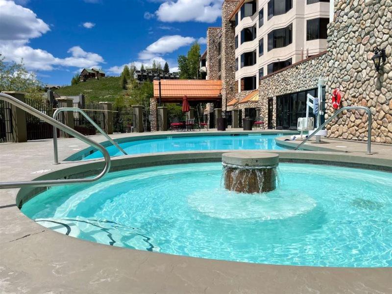 Hot Tub (Jacuzzi) - Photo 2