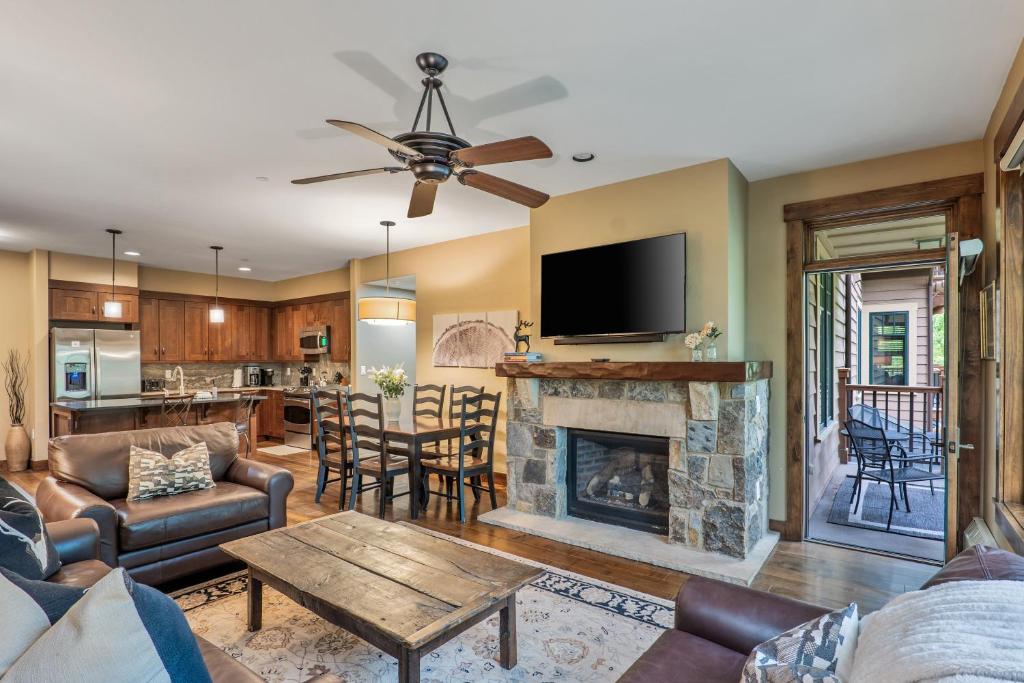 Cozy Winter Escape - 2BR & 2BA Near Snowy Trails and Downtown - Image 5