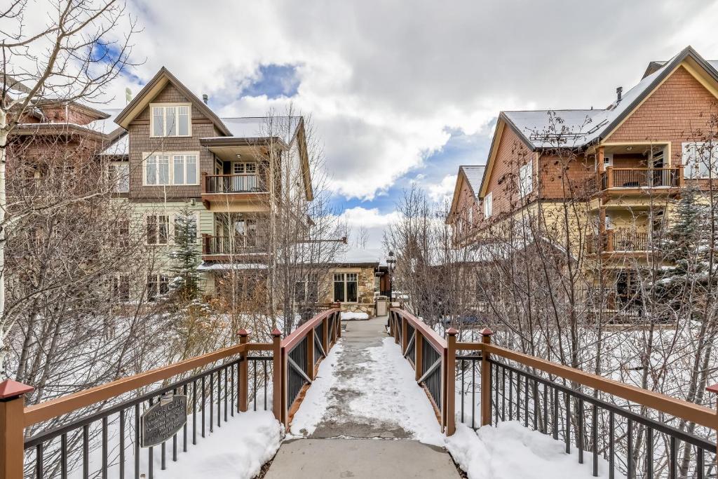 Cozy Winter Escape - 2BR & 2BA Near Snowy Trails and Downtown - Image 6