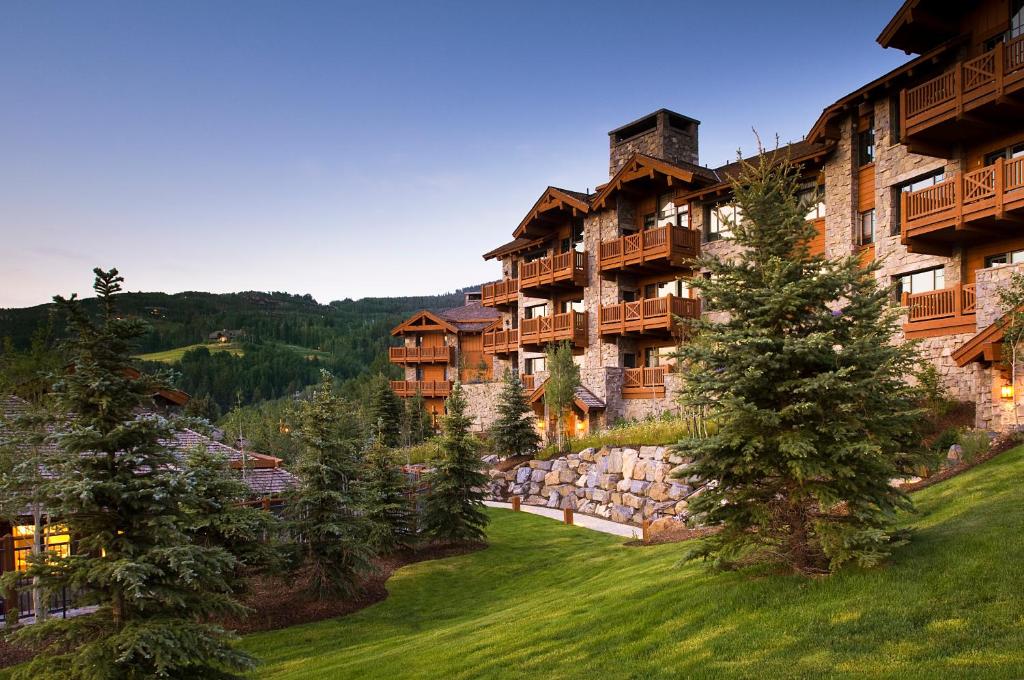 Bachelor Gulch Village - Image 4