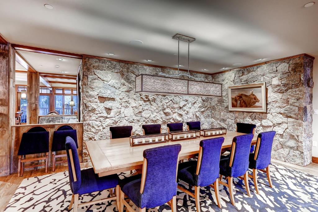 Bachelor Gulch Village - Image 5