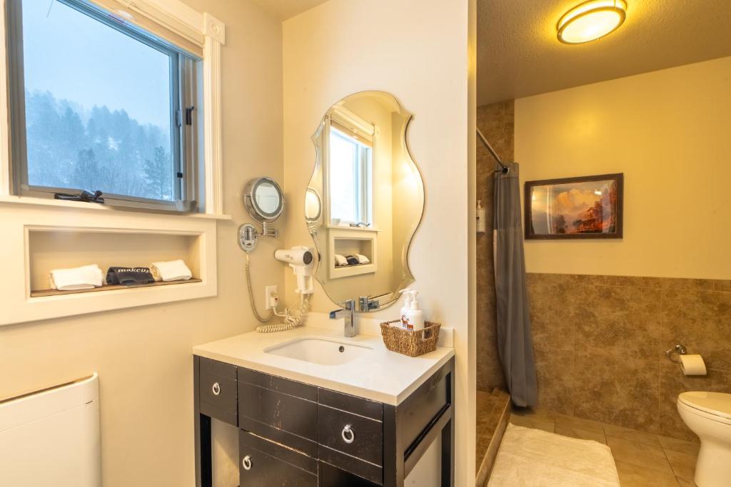 Antlers on the Creek Bed & Breakfast - Image 8