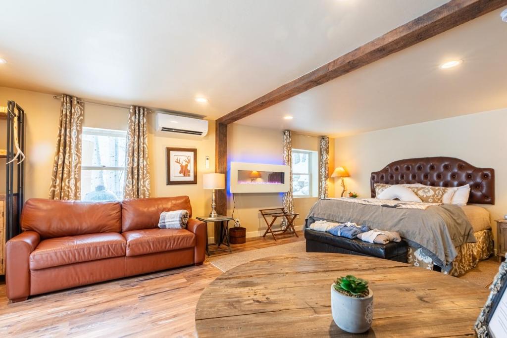 Antlers on the Creek Bed & Breakfast - Image 7