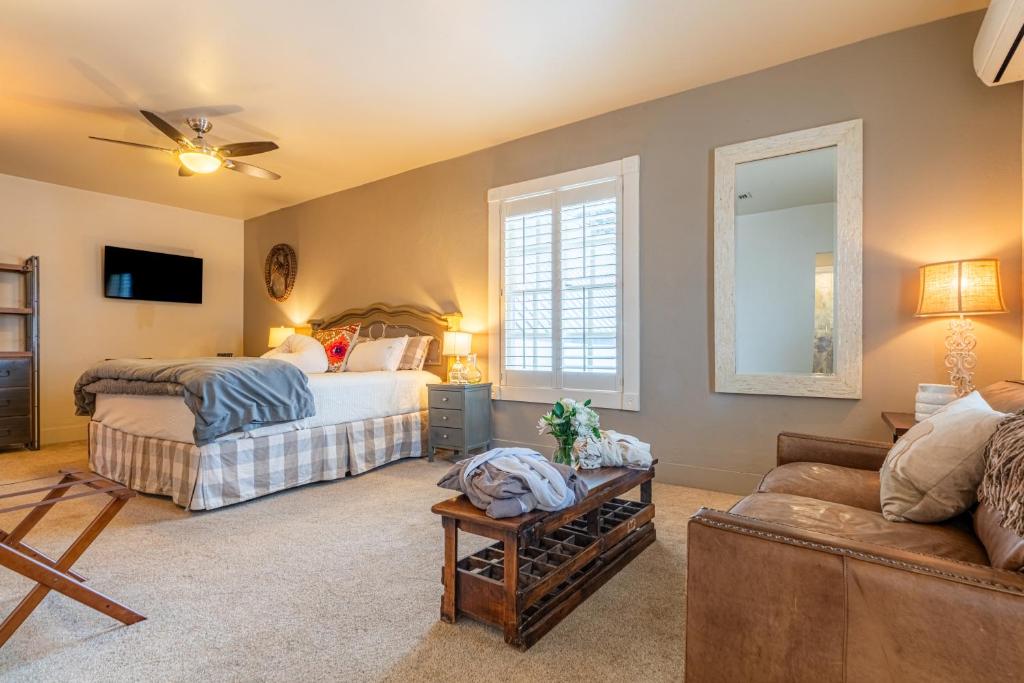 Antlers on the Creek Bed & Breakfast - Image 5