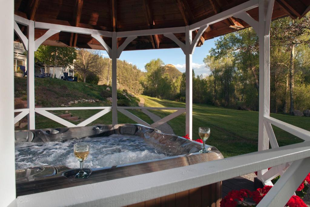 Hot Tub (Jacuzzi) - Photo 2