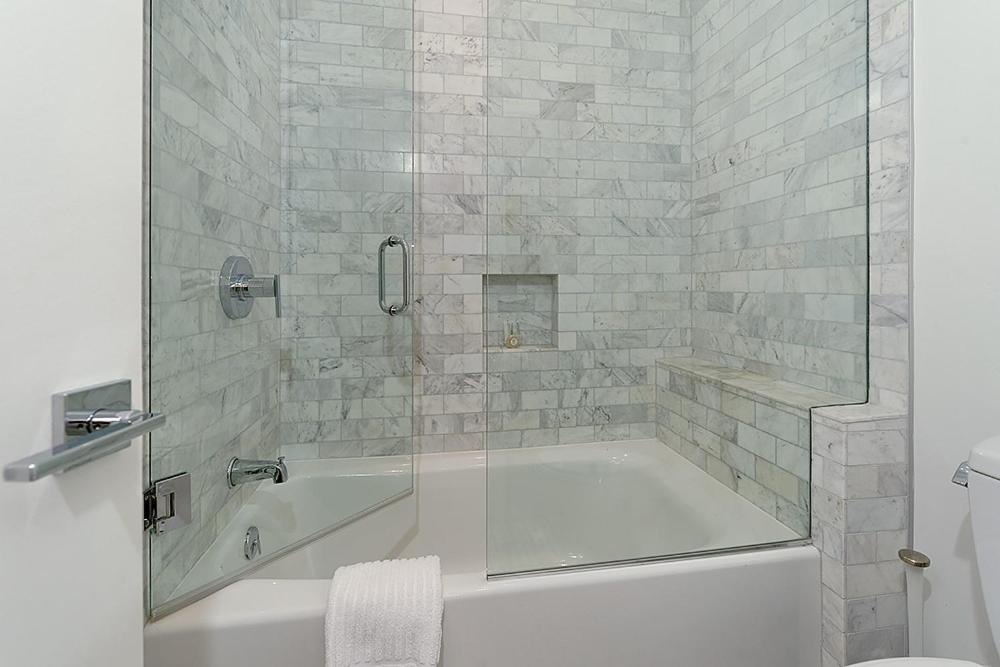 Hot Tub (Jacuzzi) - Photo 3