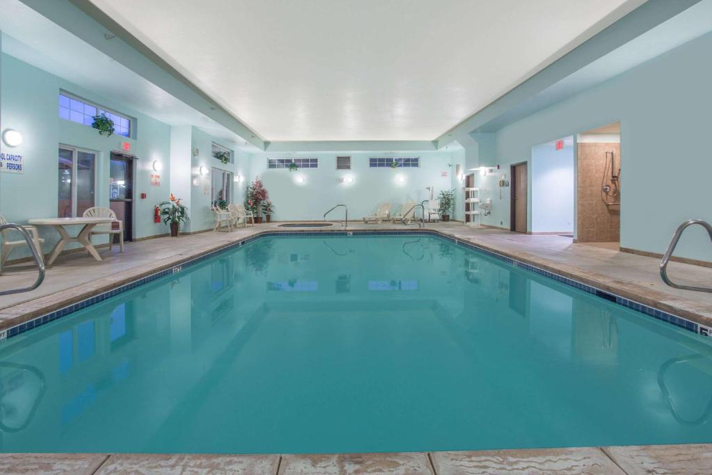 Days Inn by Wyndham Manitou Springs - Image 8