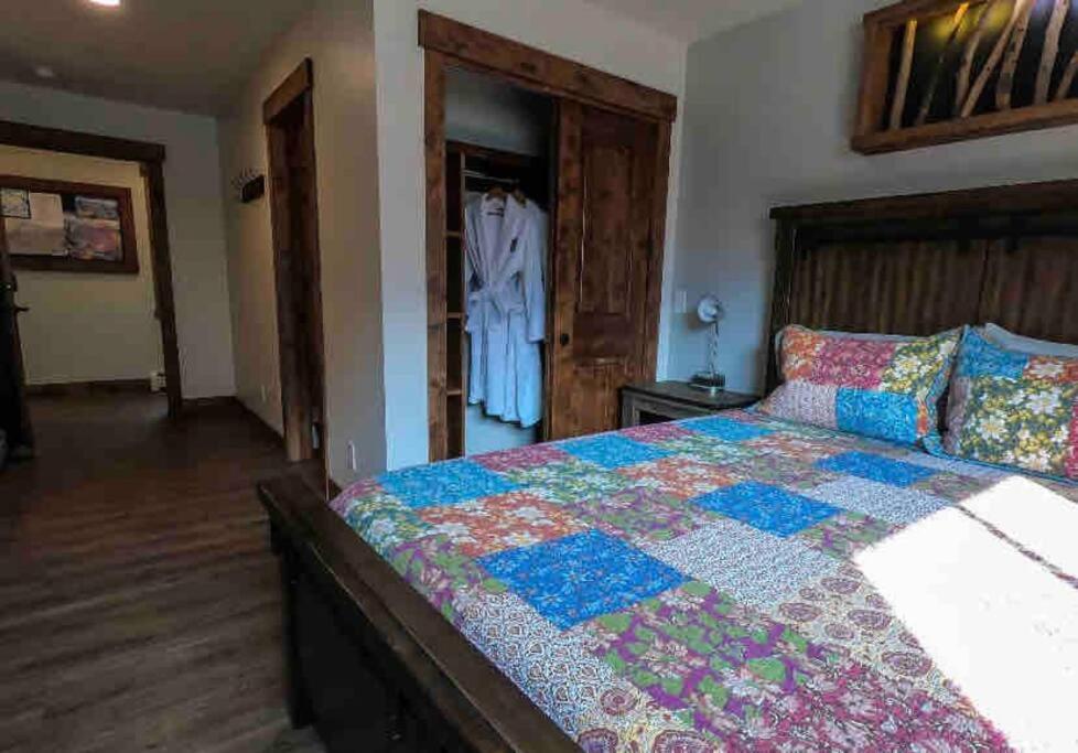 Clear Creek Inn - Image 6