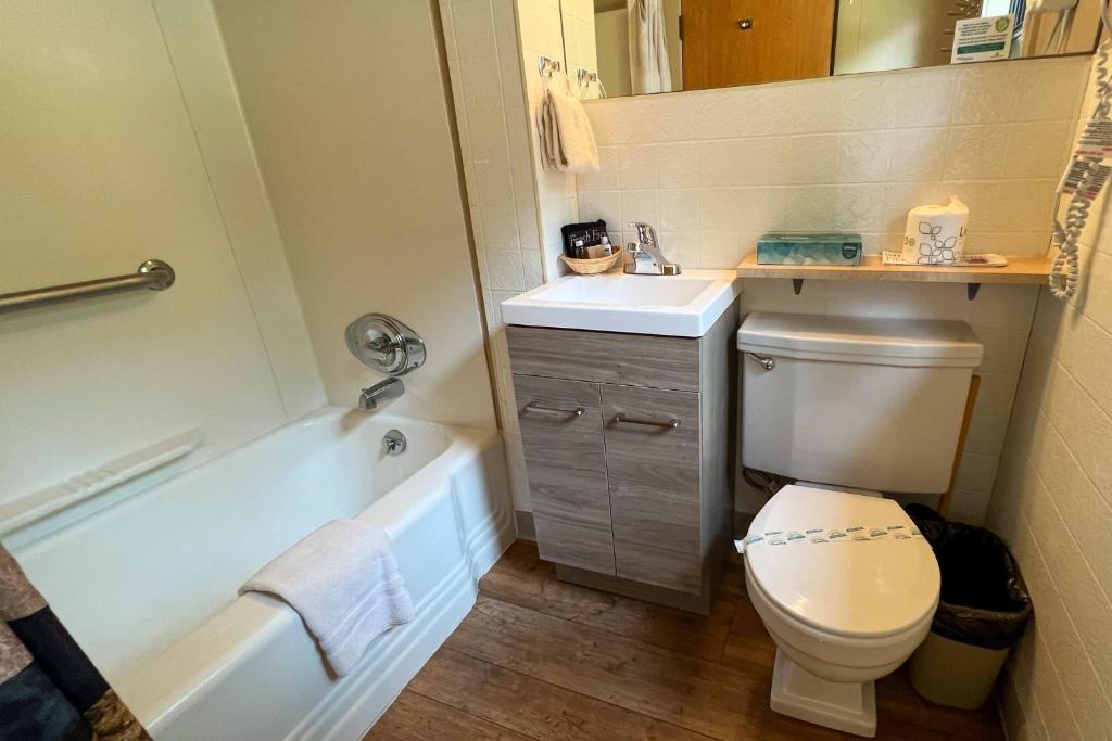 Castle Mountain Lodge