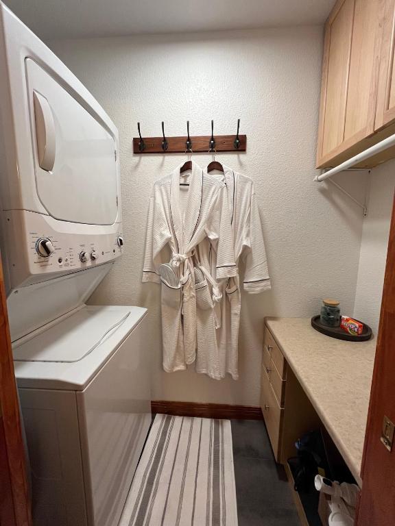 Sunset Grove - Image 8