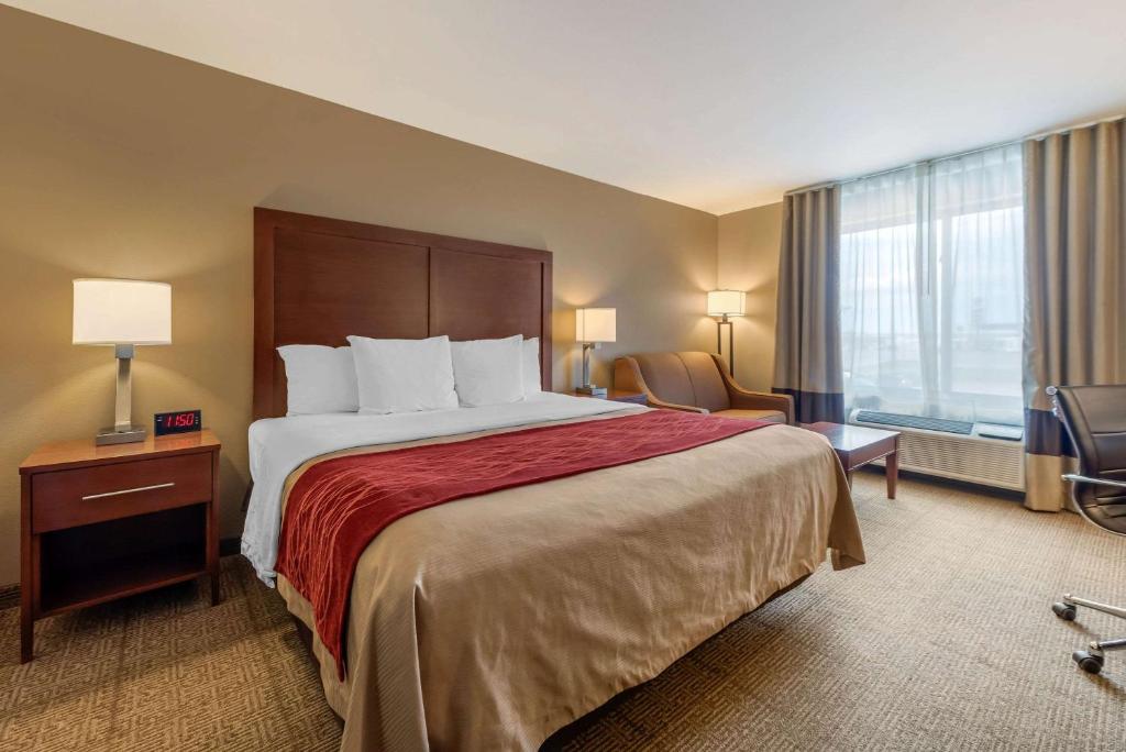 Comfort Inn Limon - Image 8