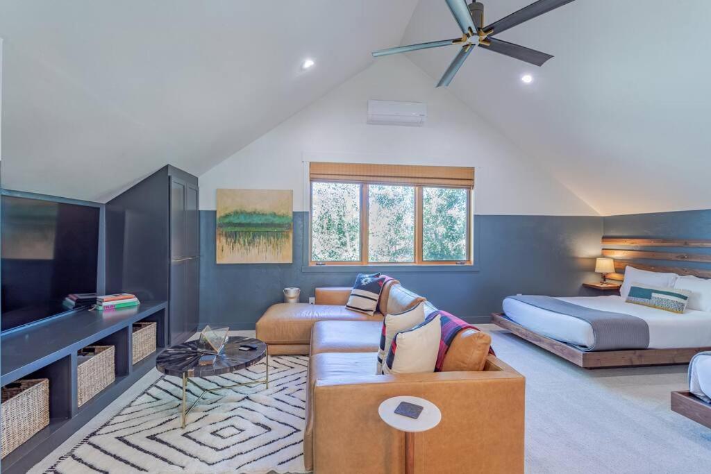 Escape Chalet - Family and Pet-friendly Steamboat Chalet - Image 5